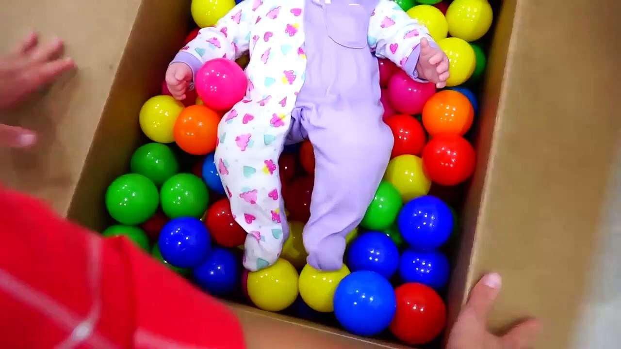 Bad Baby Игры на Крыше - Мама в Шоке! Hidden Crying Baby ⁄ Kids Prank their Mommy