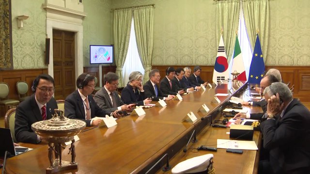 문재인 대통령 北 비핵화 유인 조치 필요...EU 지지 당부 / YTN