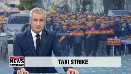 Скачать видео: Taxi drivers go on strike in protest against launch of Kakao ridesharing application