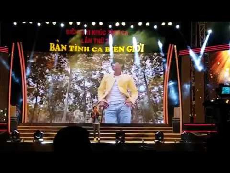Hồ Quang Hiếu hát bài hát về quê hương của mình trên sóng truyền hình