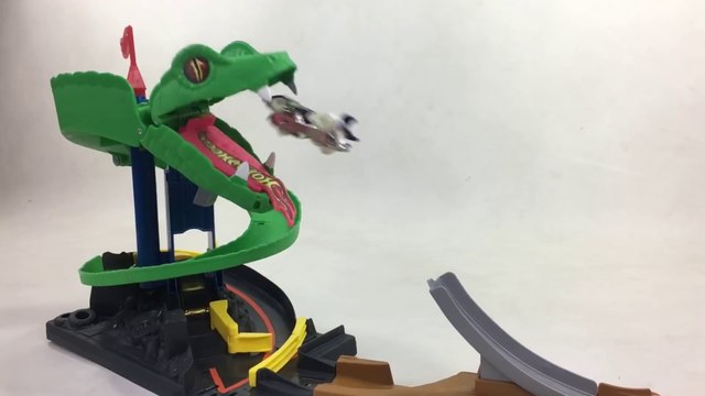 HOT WHEELS CITY Cobra Crush Playset Car Crash Snake Rescue || Keith's Toy  Box - video Dailymotion