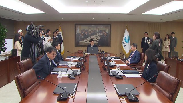 한은, 11개월째 기준금리 동결...1.5% 유지 / YTN
