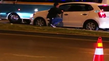 Yunus Polisleri Yol Ortasında Tartışan Şahsın Belindeki Silahı Böyle Aldı