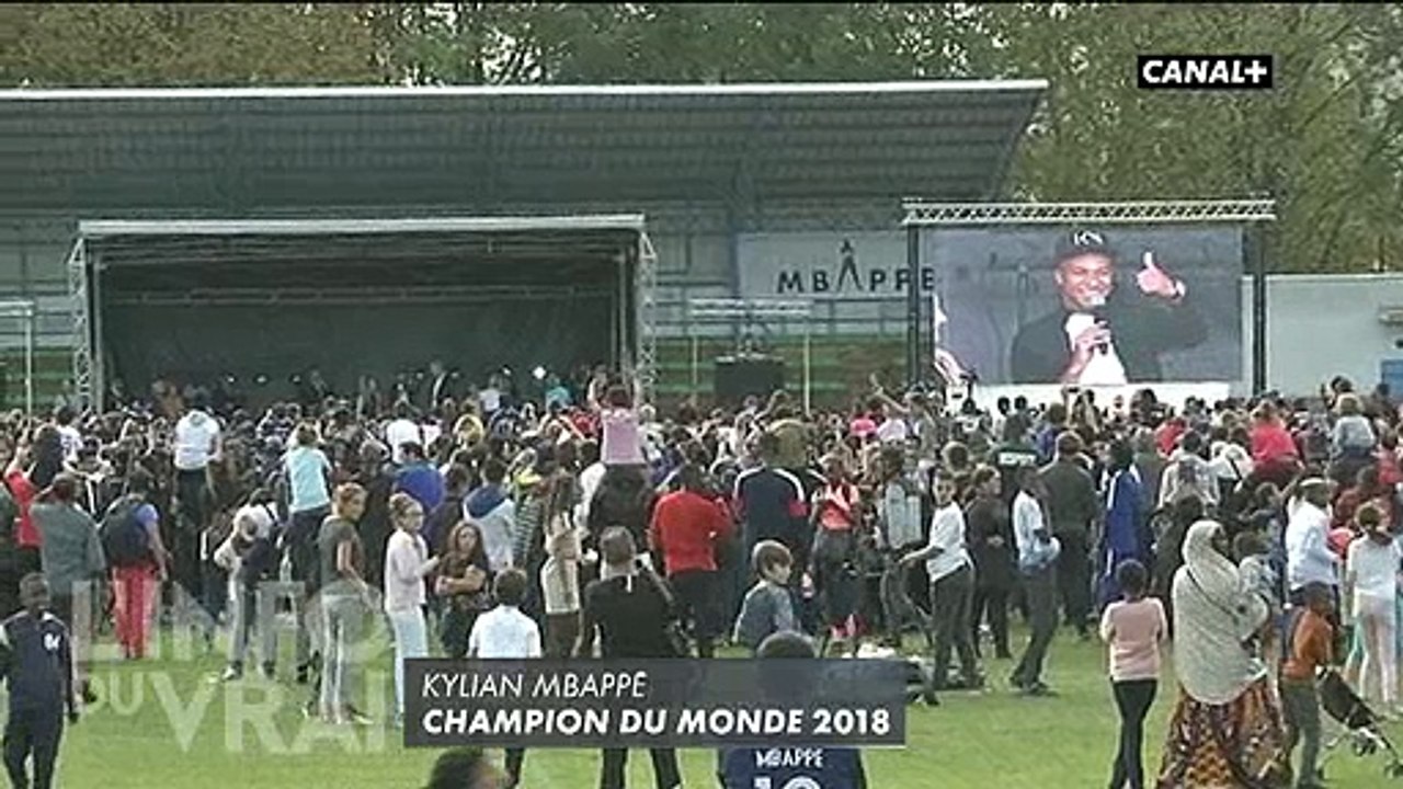 De retour dans sa ville de Bondy, Kylian Mbappé créé l'émotion dans le public - Regardez