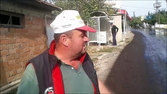 Sürücüsünün direksiyon hakimiyetini kaybettiği asfalt tankeri ahıra girdi