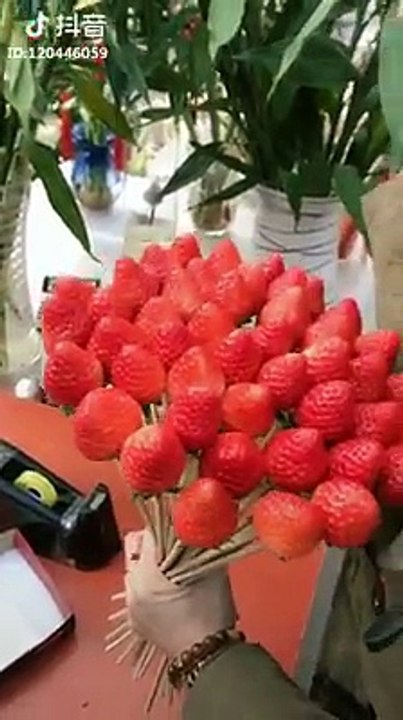 Wow! A bouquet has many uses! :V :V V Source: Tiktok