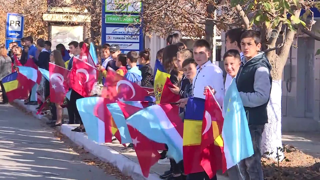 Gagauzlular ellerinde Türk bayraklarıyla Erdoğan’ı bekliyor - KOMRAT