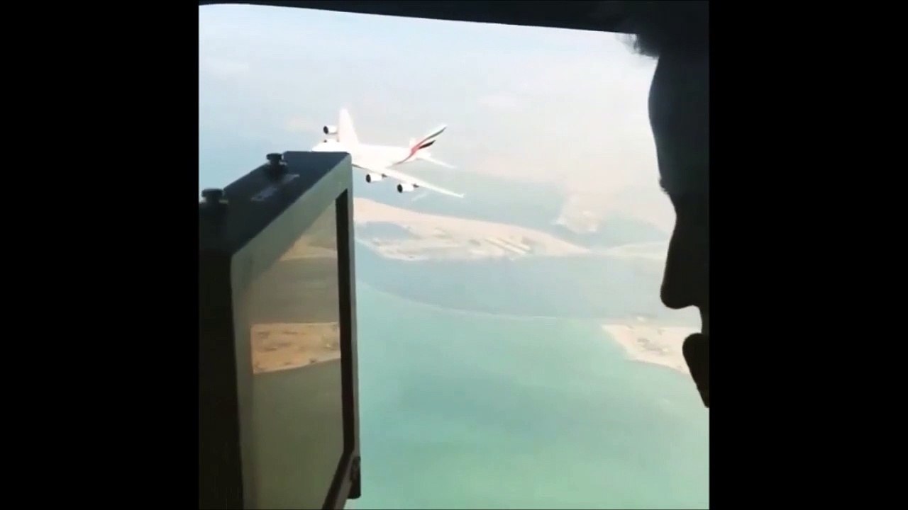 Impressionnant : un Airbus A380 frôle un avion de tourisme en plein vol