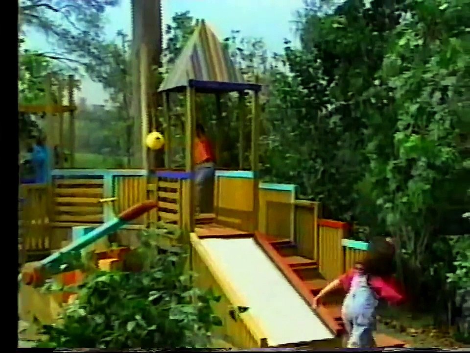 Sesame Street - Looking for Bananas_Oscar Helps Ruthie