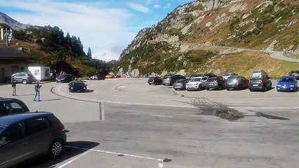 Il voulait faire le kéké avec sa Lamborghini et fini sur le toit