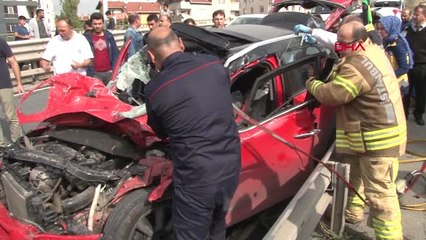 İstanbul Bariyerleri Aştı; Karşı Yönden Gelen Otomobilin Üzerine Uçtu