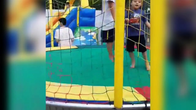 Crianças participam de atividades em igreja no Cancelli