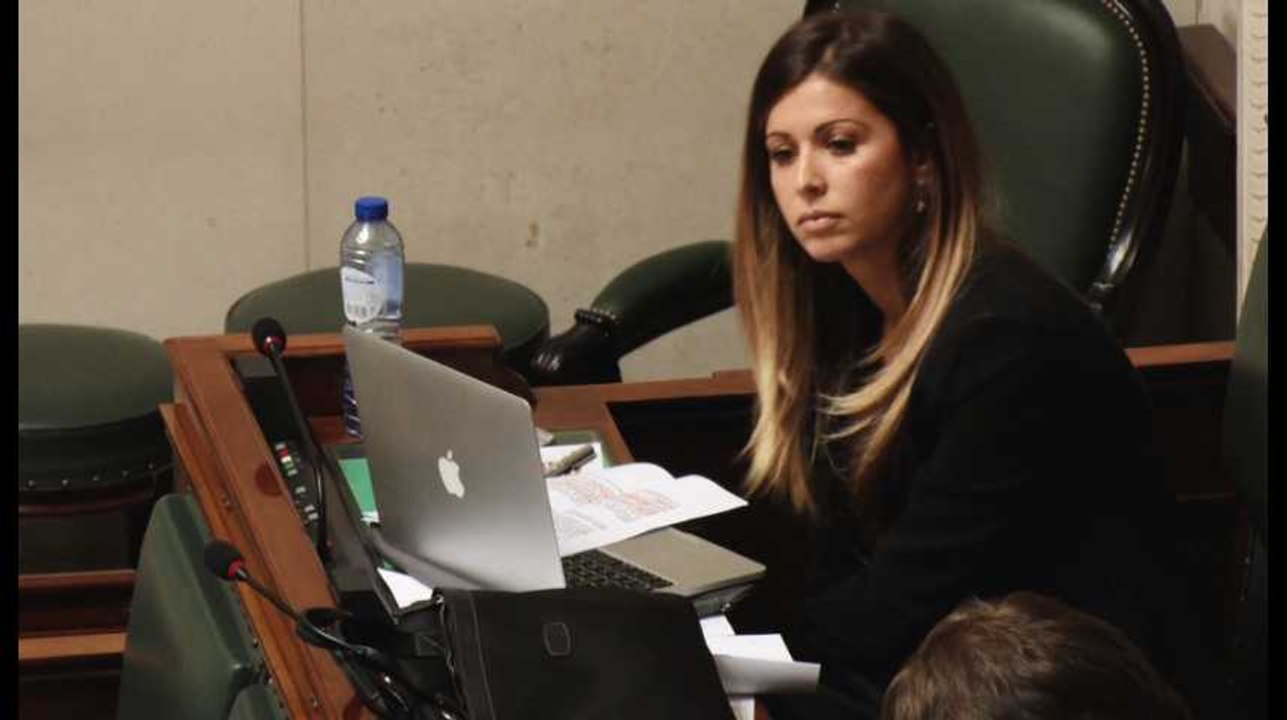 La députée Véronique Caprasse (DéFI) victime d'un petit malaise en séance plénière