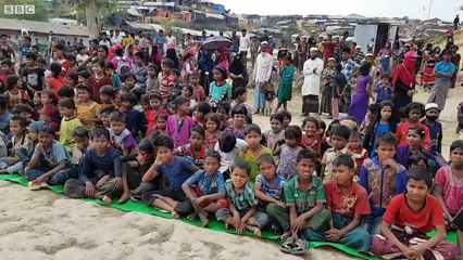 Clowns bring joy to refugee children - BBC News