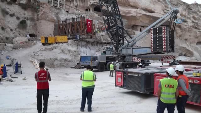 600 Yıllık Hasankeyf Kale Kapısı Taşındı