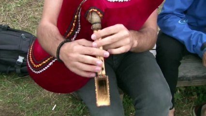 Sis Denizine Karşı Salıncağa Binmek İçin Geldiller