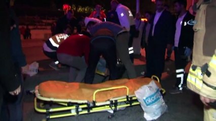 Mecidiyeköy'de Köprünün Ayağına Çarpan Otobüsün Kaza Anı Kamerada