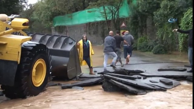 Çekmeköy'de Dere Taştı, Vatandaşlar Evlerinde Mahsur Kaldı