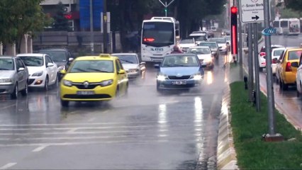 Edirne’de Sağanak Yağış Etkili Oluyor