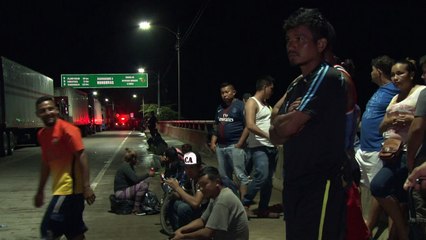Salvador: des migrants honduriens défient Trump