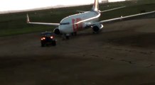 Vídeo mostra momento em que avião tomba com vento no aeroporto de Maringá