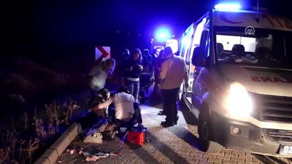 Turist Kafilesini Taşıyan Minibüs Şarampole Yuvarlandı: 16 Yaralı