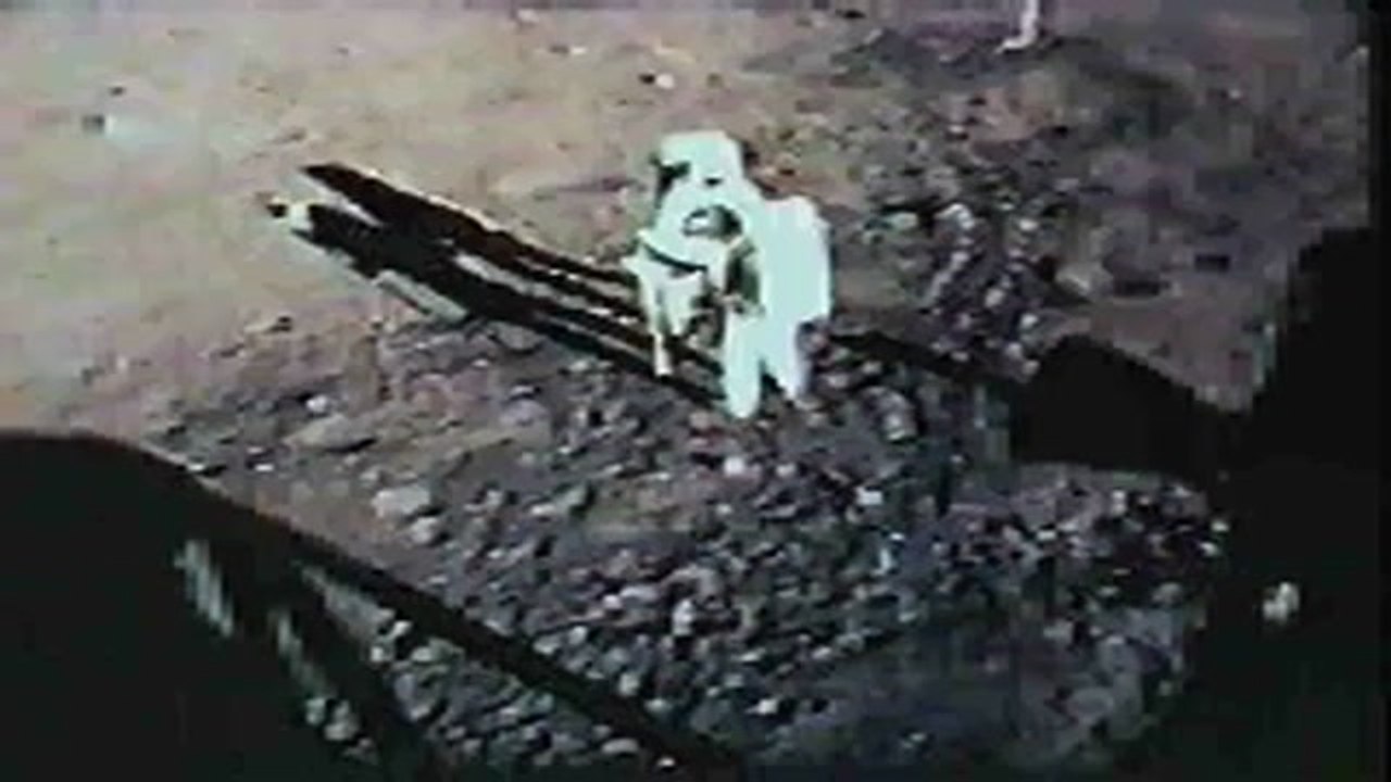 Bandera en la Luna