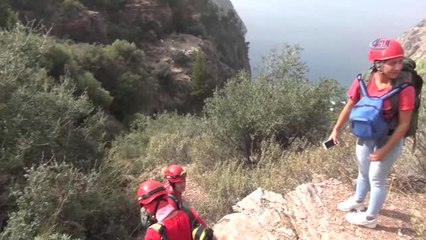 Kayalıklardan Düşen Genç 12 Saatte Kurtarıldı