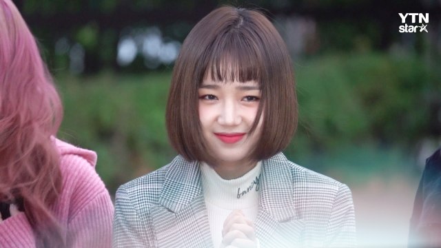 [Y영상] 위키미키, 뮤뱅 출근길 #깜찍 #발랄 #예쁨 (뮤직뱅크 출근길) / YTN