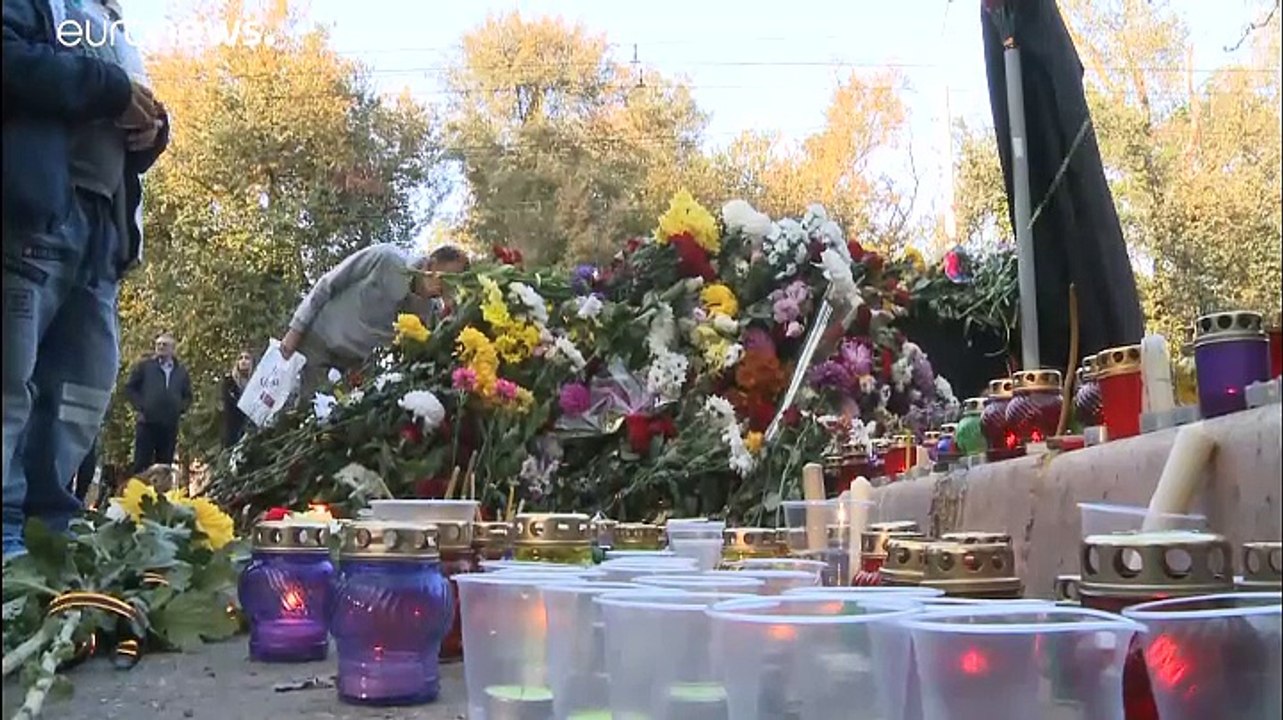 Трагедия в Керчи: "Под завалами до сих пор оста...