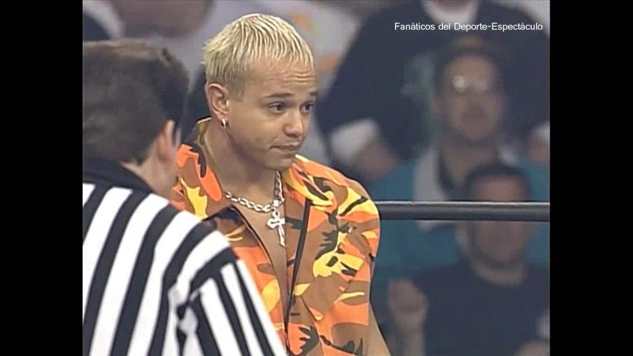 Konnan y Rey Mysterio vs. Harlem Heat (Booker T y  Stevie Ray) en "WCW Monday Nitro".