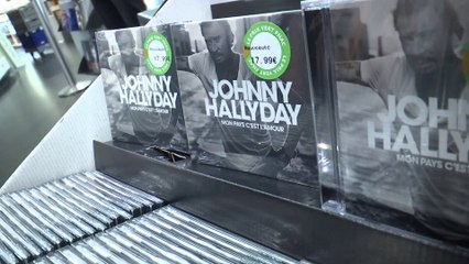 Des centaines de fans présents dès minuit pour acheter le dernier album de Johnny