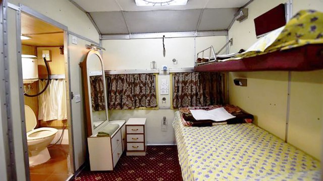 Indian Railways अब Passengers को Train में देगा Saloon Facility, Watch Video | वनइंडिया हिंदी