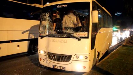 Antalya'da Zincirleme Kaza: 1 Turist Yaralı