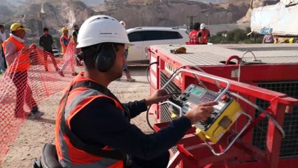 Hasankeyf’te taşıma işlemlerine İmam Abdullah Zaviyesi'nin Eyvan kısmı ile devam edildi