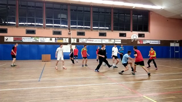 Ca vous dit un jeu avec les -19 ans masculins de Mayenne Handball