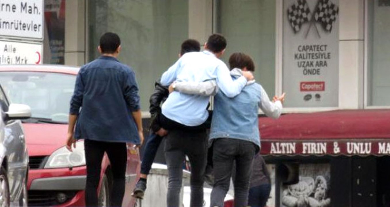 İstanbul'da, Okul Kantininde Bıçaklı Kavga: 2 Öğrenci Yaralı