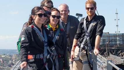 Ο πρίγκιπας Χάρι στην γέφυρα του Σίδνεϊ