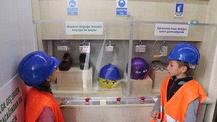 Minik Öğrenciler, Büyüklerini 'İş Sağlığı ve Güvenliği' Konusunda Bilgilendiriyor