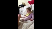 Le regard que lance ce bébé fait mourir de rire tout Internet