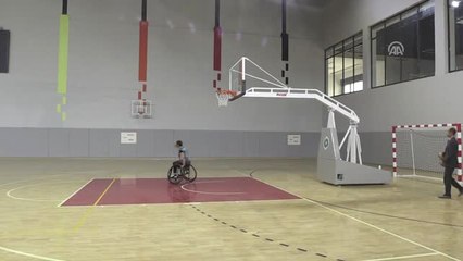 Engelli Öğrenciye Rektörden Tekerlekli Sandalye