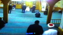 Ölüm namazda yakaladı... O anlar kamerada