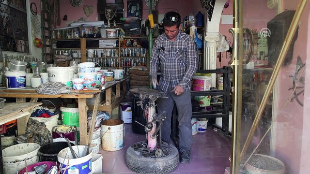 Hurda malzemelerden at heykeli yaptı - HATAY