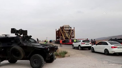 Hasankeyf Kalesi Orta Kapısı'nın Taşınması - Orta Kapı'nın En Alt Kısmı Daimi Yerine Taşındı