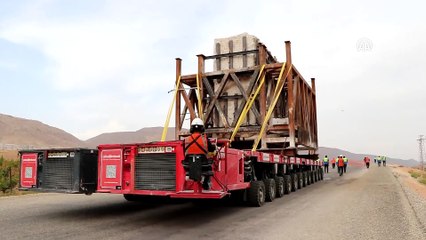 Hasankeyf Kalesi Orta Kapısı'nın taşınması - Orta Kapı'nın en alt kısmı daimi yerine taşındı - BATMAN