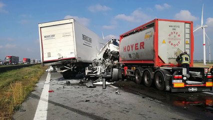 Spectaculaire carambolage sur l'autoroute A17-E403 à hauteur d'Estaimbourg