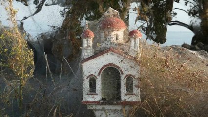 تار عنکبوت صدها متری در یونان