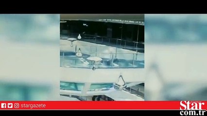 Çin’de bir AVM çalışanı köpekbalıklarının bulunduğu havuza düştü