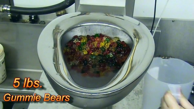 Les toilettes des prisons US peuvent TOUT avaler... vraiment tout