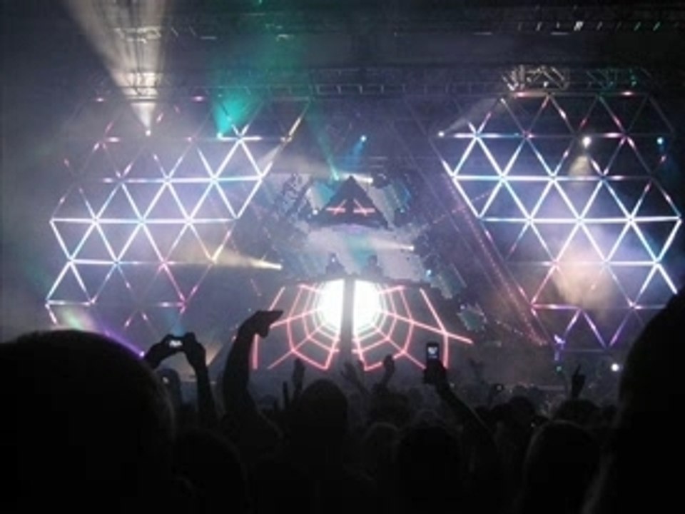 Daft punk One more time aerodynamic Alive